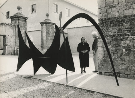 Calder and a nun with Black Widow, Spoleto (1962)