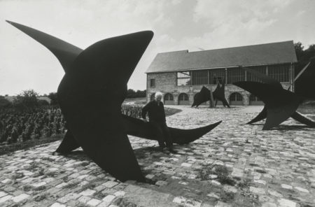 Calder outside the Le Carroi studio, Saché (1967)