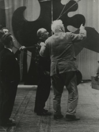 Calder on set for Eppur si Muove (1965)