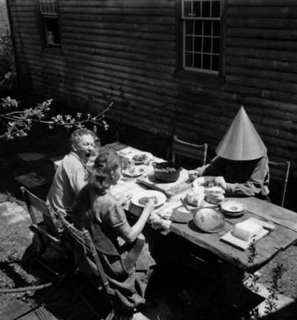 Calder and Louisa Calder having lunch with Stamo Papadaki (1938)