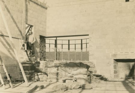 Calder during the construction of his Roxbury studio (1938)