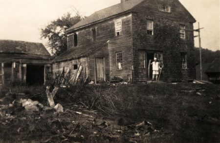 Calder renovating his Roxbury home (1933)