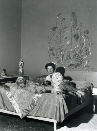 Peggy Guggenheim with her Silver Bed Head (1943) (1952)