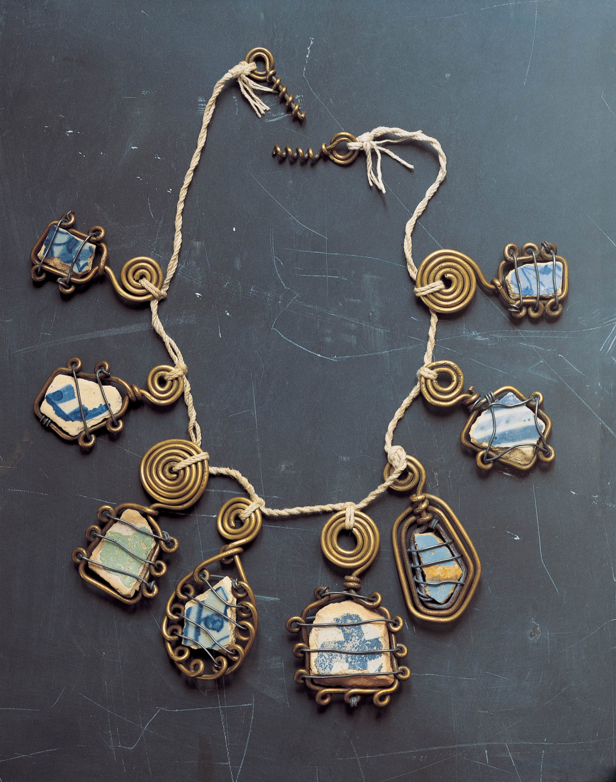 Necklace (1930) | Calder Foundation